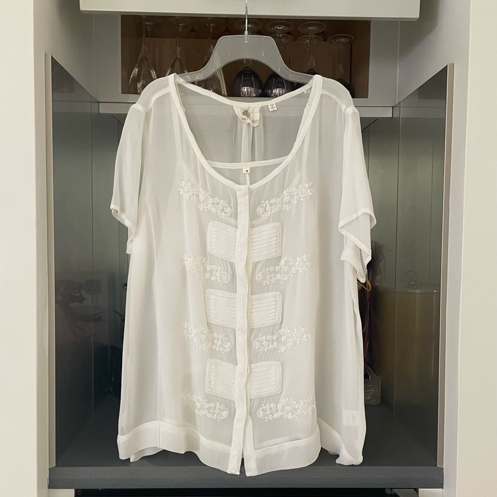 ANTHROPOLOGIE White flowing, boho blouse by One Fine Day. Size M